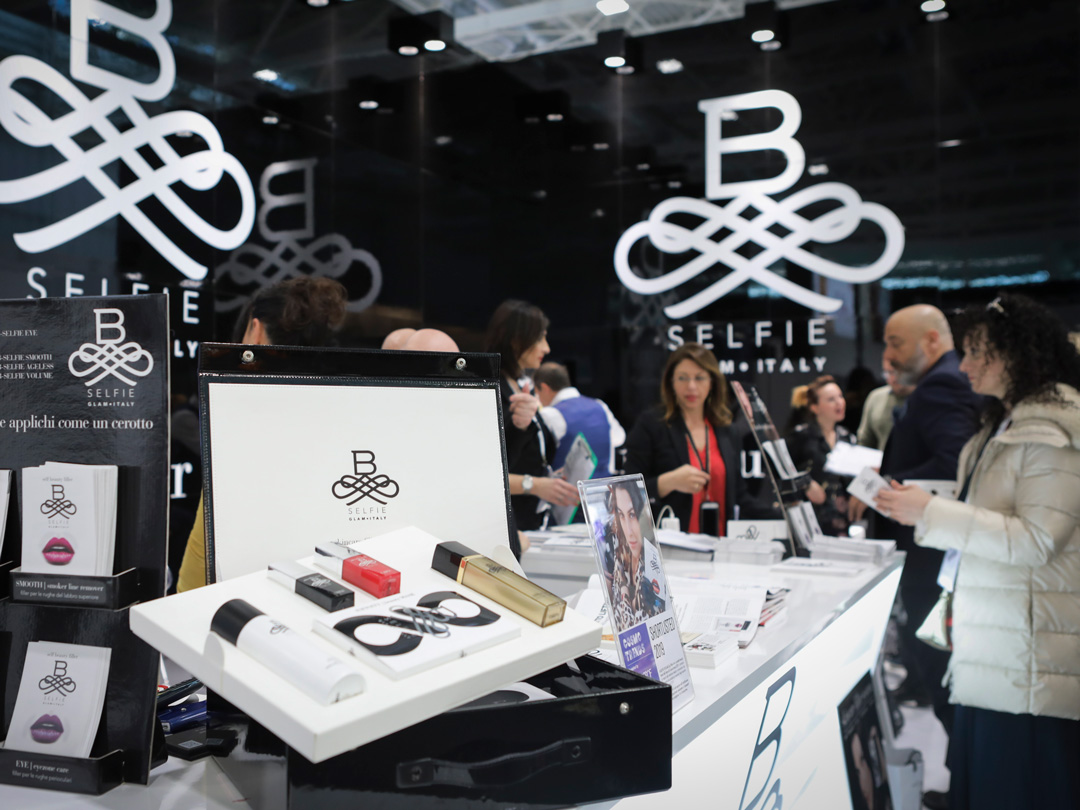 Lo stand di B-Selfie a Cosmoprof 2019